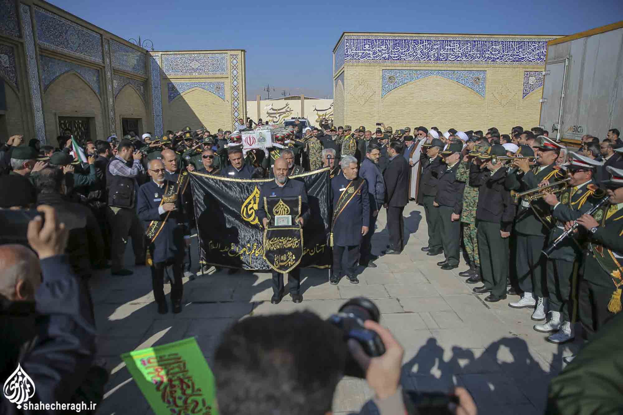 تشییع شهیدان استوار یکم مسلم مهدوی نسب و استوار یکم مسلم قاسم عزیزی در سوّمین حرم اهلبیت علیهم السلام شهید حرم شاهچراغ علیه السلام 5 - تشییع شهیدان استوار یکم مسلم مهدوی نسب و استوار یکم مسلم قاسم عزیزی در سوّمین حرم اهلبیت علیهم السلام