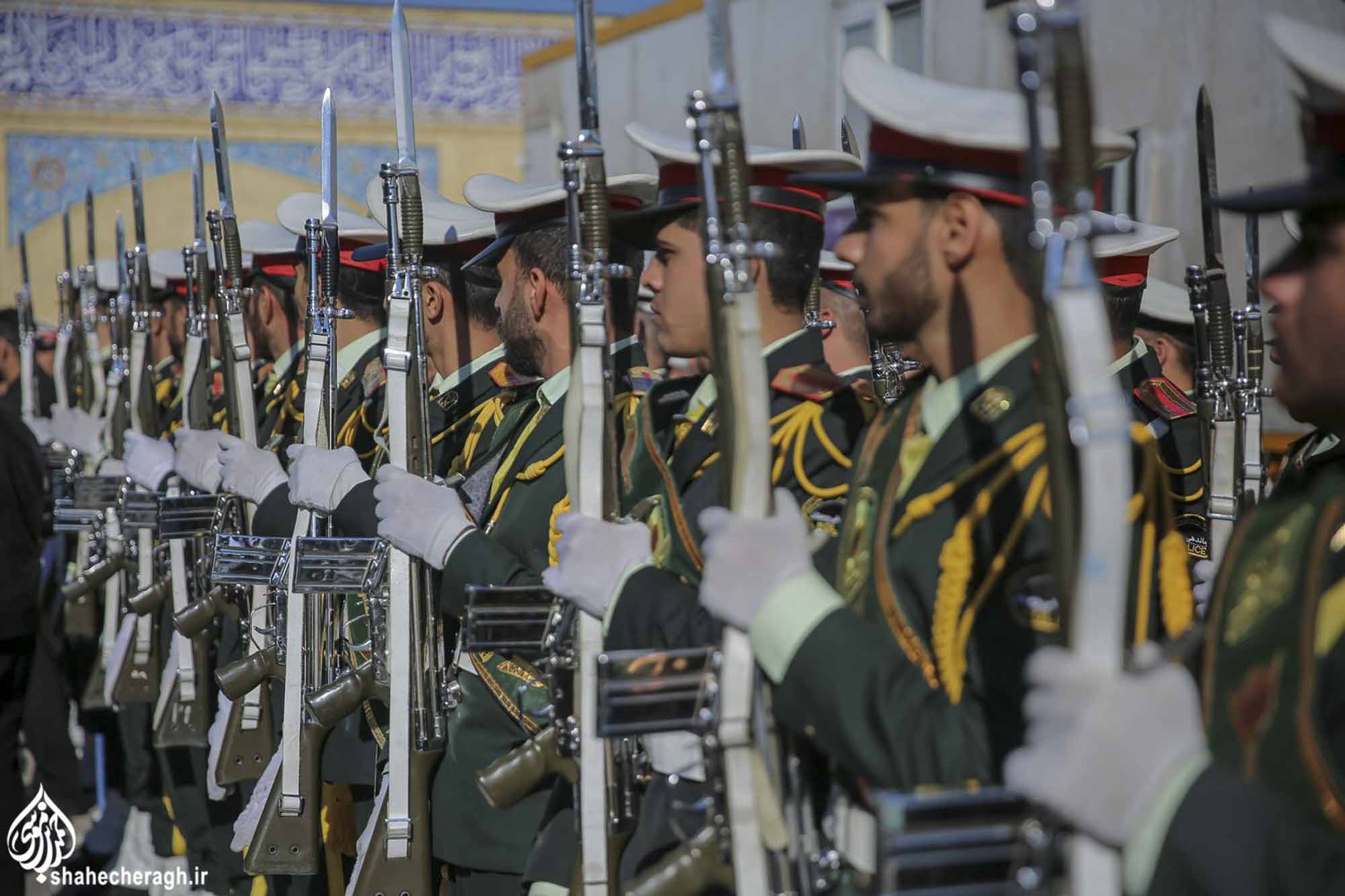 تشییع شهیدان استوار یکم مسلم مهدوی نسب و استوار یکم مسلم قاسم عزیزی در سوّمین حرم اهلبیت علیهم السلام شهید حرم شاهچراغ علیه السلام 6 - تشییع شهیدان استوار یکم مسلم مهدوی نسب و استوار یکم مسلم قاسم عزیزی در سوّمین حرم اهلبیت علیهم السلام