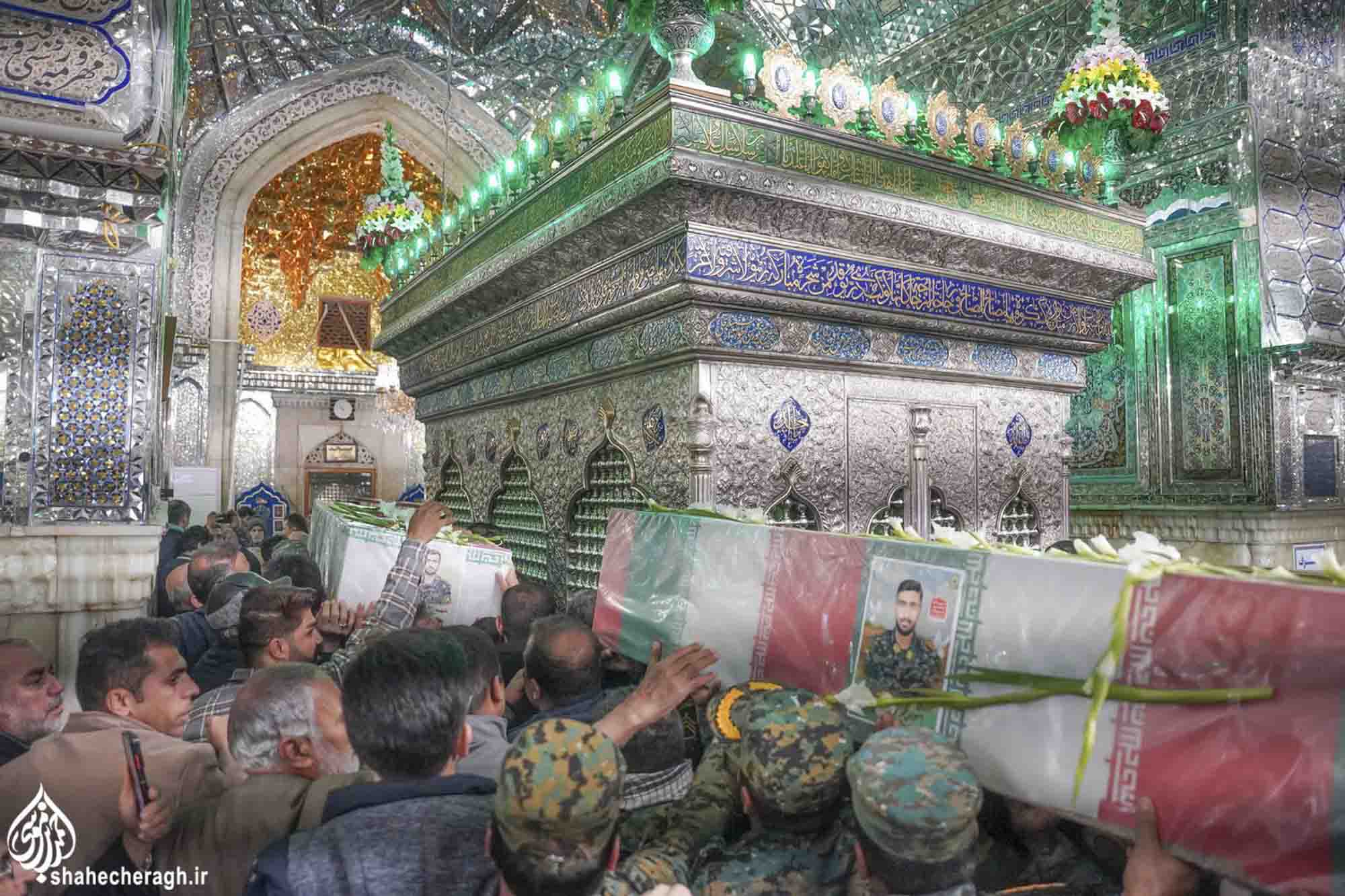 تشییع شهیدان استوار یکم مسلم مهدوی نسب و استوار یکم مسلم قاسم عزیزی در سوّمین حرم اهلبیت علیهم السلام شهید حرم شاهچراغ علیه السلام 9 - تشییع شهیدان استوار یکم مسلم مهدوی نسب و استوار یکم مسلم قاسم عزیزی در سوّمین حرم اهلبیت علیهم السلام