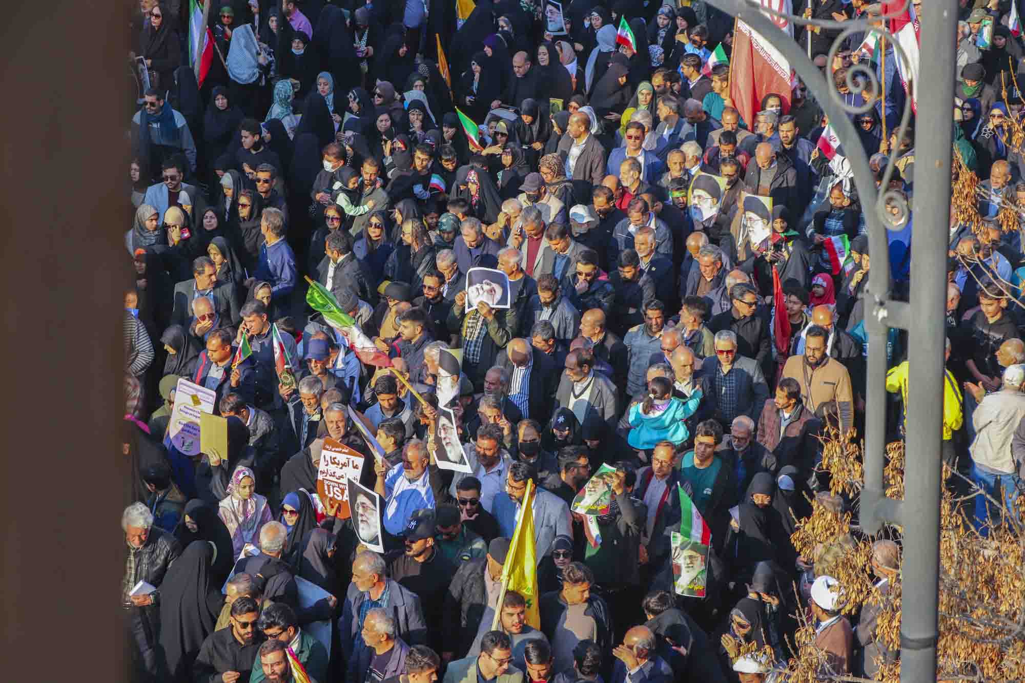 shiraz 32 - تصاویر | خروش مردم شیراز علیه اغتشاشگران تروریست