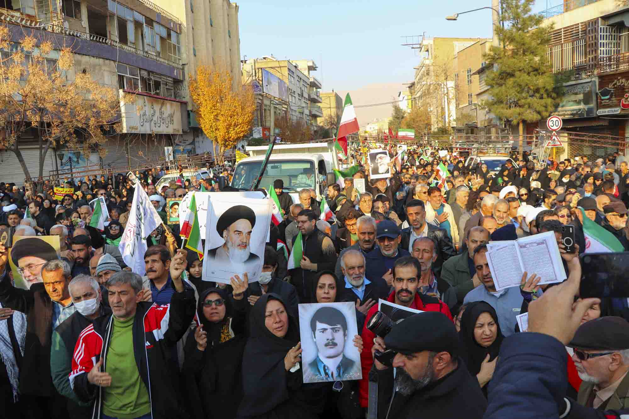 shiraz 35 - تصاویر | خروش مردم شیراز علیه اغتشاشگران تروریست