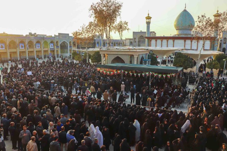 تصاویر | خروش مردم شیراز علیه اغتشاشگران تروریست