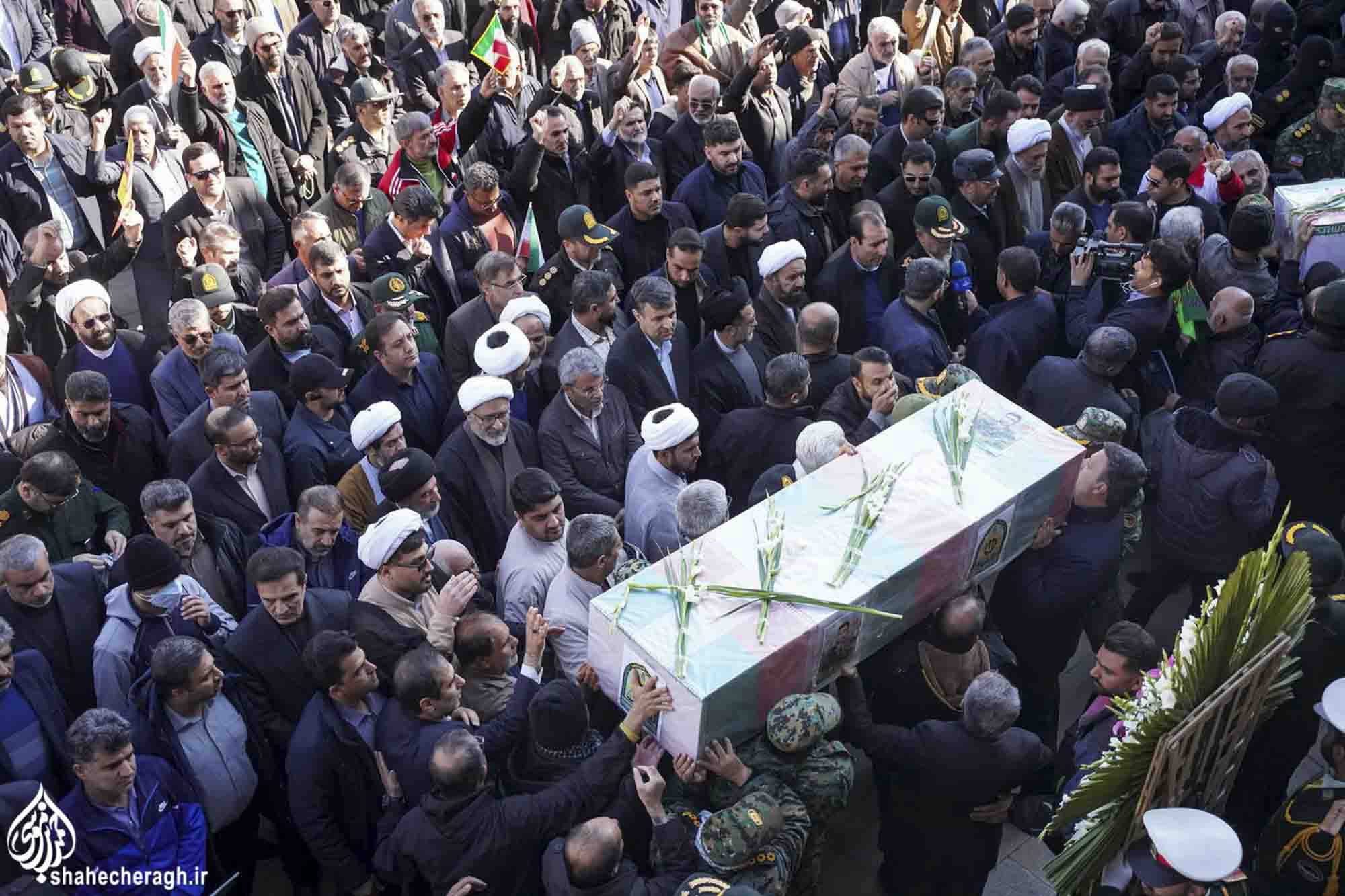 شهید حرم شاهچراغ علیه السلام 11 - تشییع شهیدان استوار یکم مسلم مهدوی&zwnj; نسب و استوار یکم مسلم قاسم عزیزی در سوّمین حرم اهل&zwnj;بیت علیهم السلام