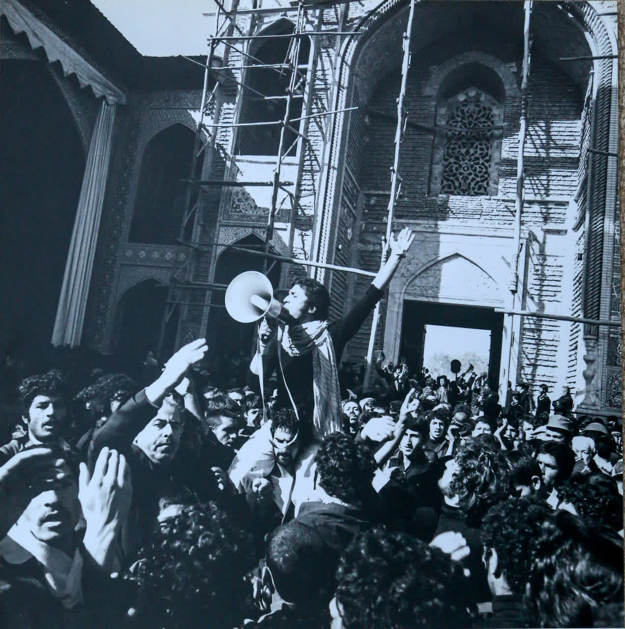 photo 2026 02 02 23 22 24 - تصاویر قدیمی از حرم شاهچراغ(ع): در بهار آزادی جای شهدا خالی