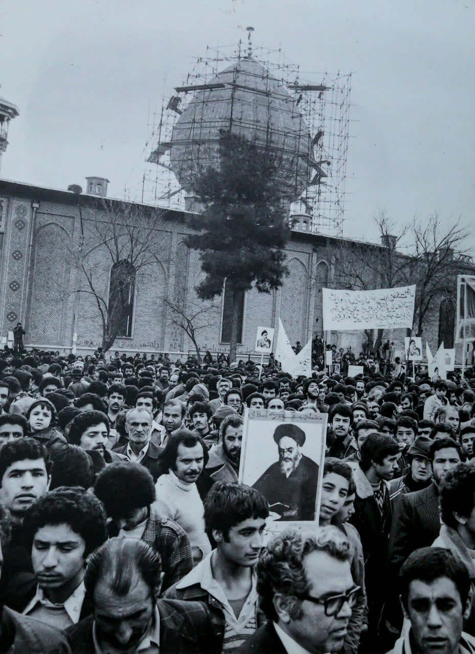 photo 2026 02 02 23 22 30 - تصاویر قدیمی از حرم شاهچراغ(ع): در بهار آزادی جای شهدا خالی