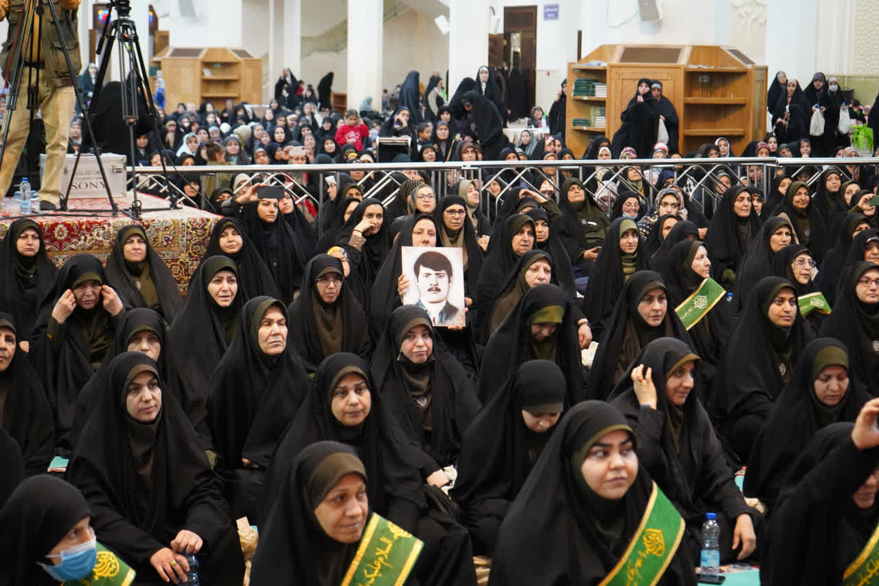 photo 2026 02 08 07 23 30 - تصاویر / میثاق انقلابی ؛ دومین آیین و اجتماع بزرگ بانوان مدافع ولایت در حرم مطهر حضرت شاهچراغ علیه السلام