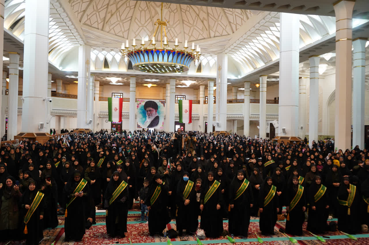 photo 2026 02 08 07 23 31 - تصاویر / میثاق انقلابی ؛ دومین آیین و اجتماع بزرگ بانوان مدافع ولایت در حرم مطهر حضرت شاهچراغ علیه السلام