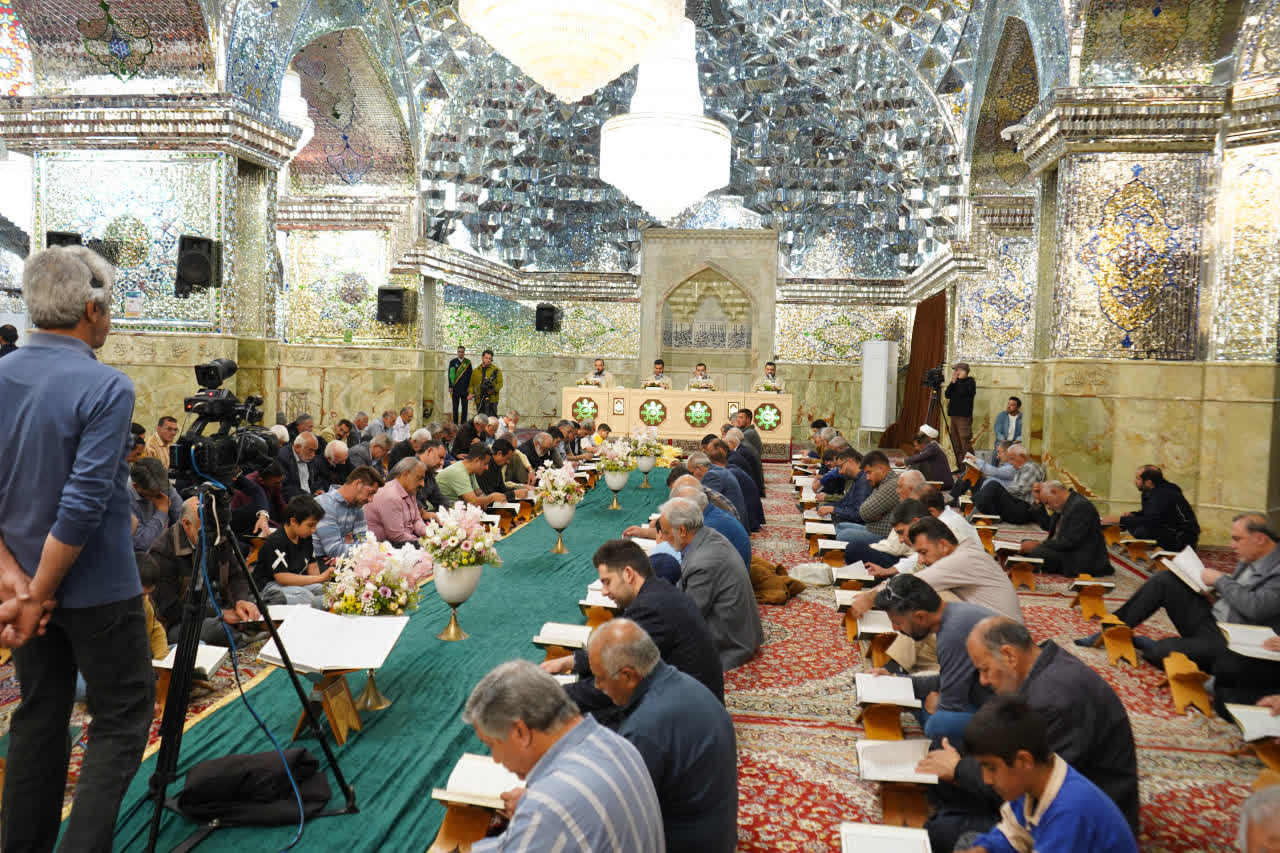 محفل جزءخوانی قرآن کریم در حرم مطهر حضرت شاهچراغ علیه السلام در اولین روز ماه مبارک رمضان photo 2026 02 19 02 35 00 - محفل جزءخوانی قرآن کریم در حرم مطهر حضرت شاهچراغ علیه السلام در اولین روز ماه مبارک رمضان