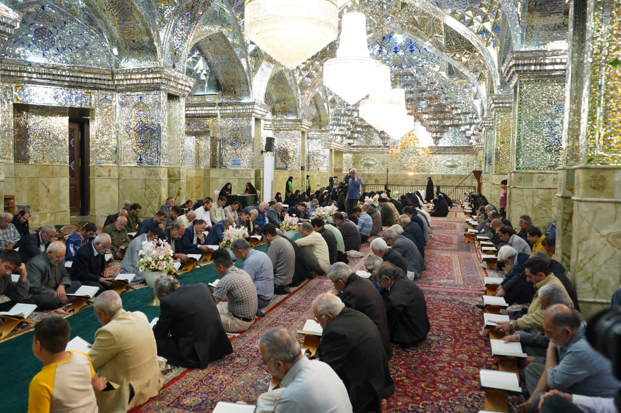 محفل جزءخوانی قرآن کریم در حرم مطهر حضرت شاهچراغ علیه السلام در اولین روز ماه مبارک رمضان photo 2026 02 19 02 35 01 - محفل جزءخوانی قرآن کریم در حرم مطهر حضرت شاهچراغ علیه السلام در اولین روز ماه مبارک رمضان