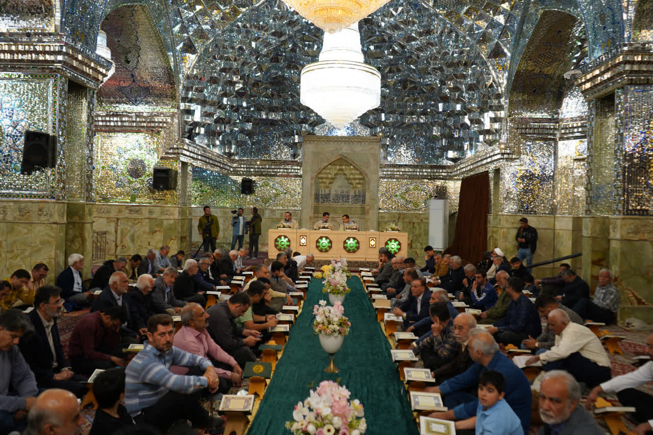 محفل جزءخوانی قرآن کریم در حرم مطهر حضرت شاهچراغ علیه السلام در اولین روز ماه مبارک رمضان photo 2026 02 19 02 35 05 - محفل جزءخوانی قرآن کریم در حرم مطهر حضرت شاهچراغ علیه السلام در اولین روز ماه مبارک رمضان