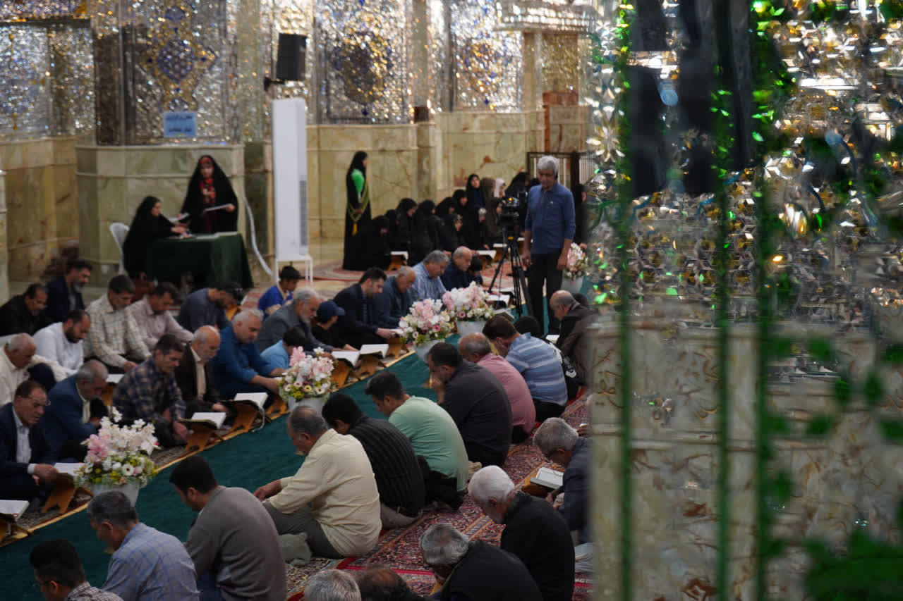 محفل جزءخوانی قرآن کریم در حرم مطهر حضرت شاهچراغ علیه السلام در اولین روز ماه مبارک رمضان photo 2026 02 19 02 35 20 - محفل جزءخوانی قرآن کریم در حرم مطهر حضرت شاهچراغ علیه السلام در اولین روز ماه مبارک رمضان
