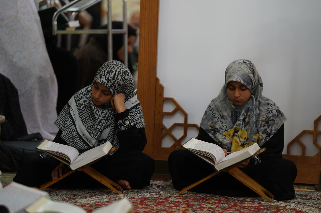 محفل جزءخوانی قرآن کریم در حرم مطهر حضرت شاهچراغ علیه السلام در اولین روز ماه مبارک رمضان photo 2026 02 19 02 35 32 - محفل جزءخوانی قرآن کریم در حرم مطهر حضرت شاهچراغ علیه السلام در اولین روز ماه مبارک رمضان