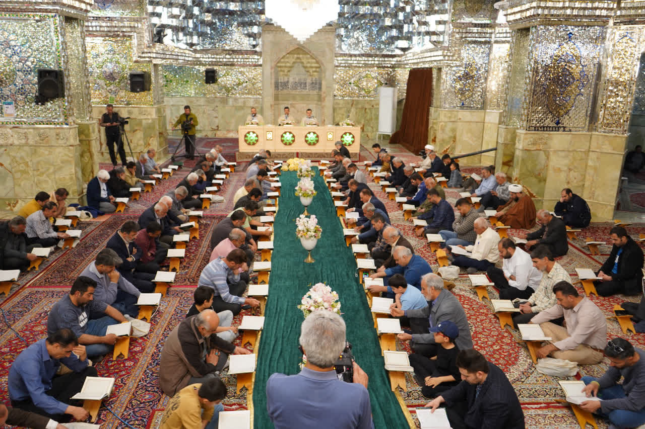 محفل جزءخوانی قرآن کریم در حرم مطهر حضرت شاهچراغ علیه السلام در اولین روز ماه مبارک رمضان photo 2026 02 19 02 35 34 - محفل جزءخوانی قرآن کریم در حرم مطهر حضرت شاهچراغ علیه السلام در اولین روز ماه مبارک رمضان