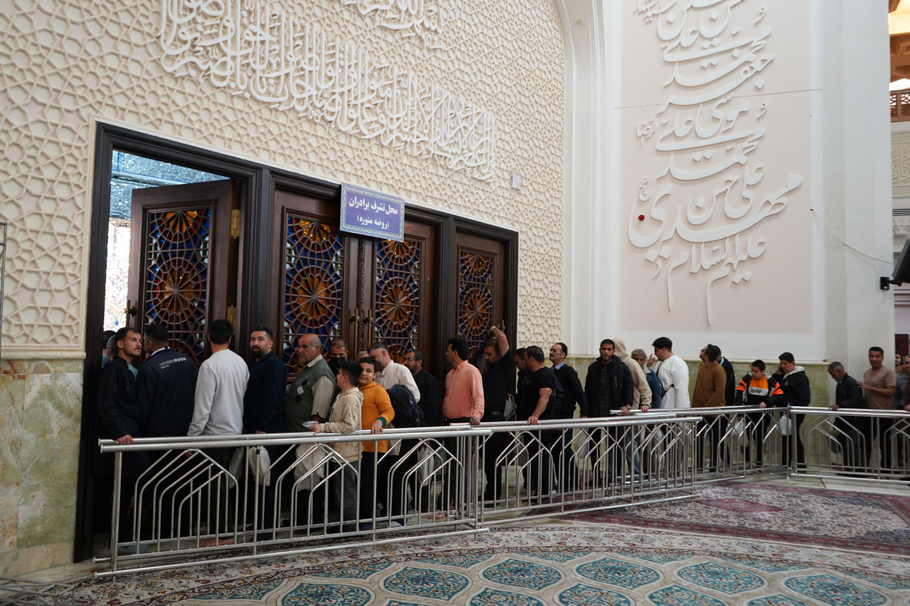 photo 2026 02 20 15 11 08 - عکس/ افطاری ساده در حرم حضرت شاهچراغ علیه السلام