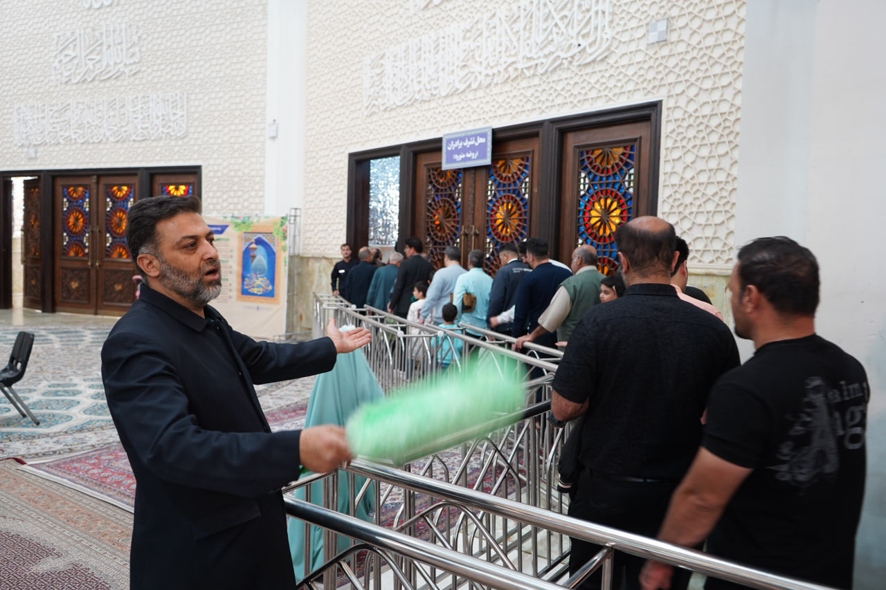 photo 2026 02 20 15 11 09 2 - عکس/ افطاری ساده در حرم حضرت شاهچراغ علیه السلام