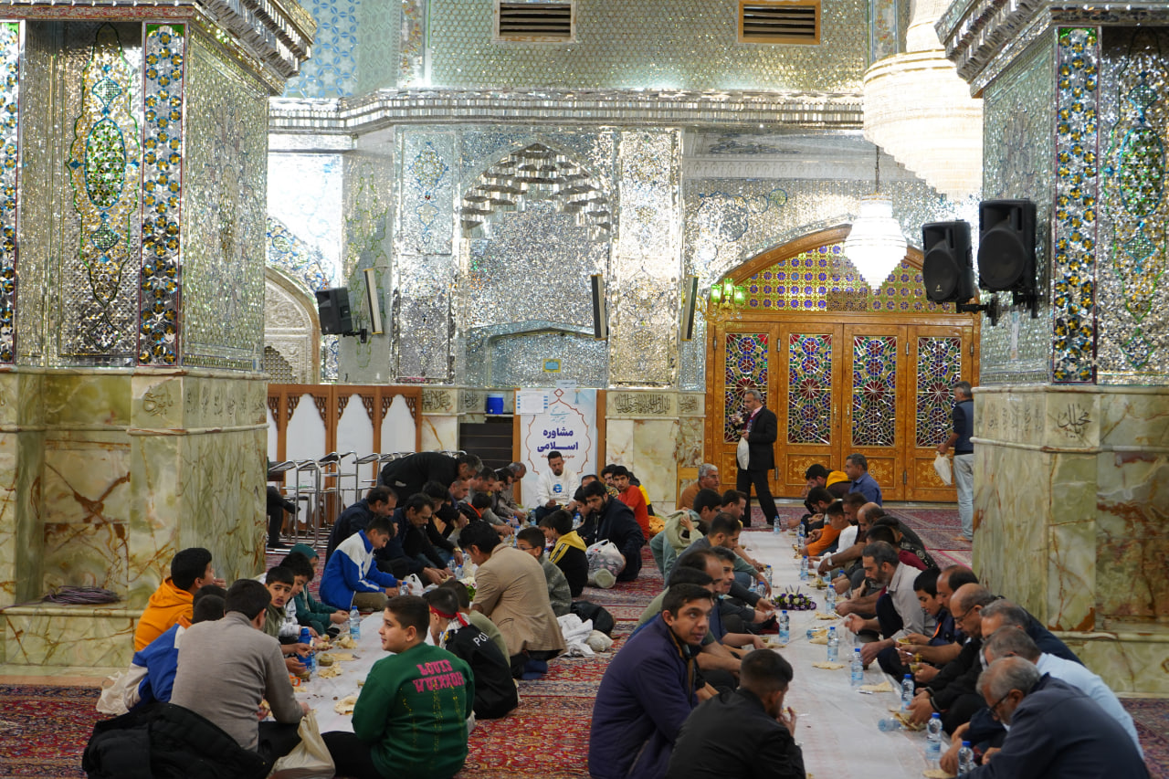 photo 2026 02 20 15 11 11 - عکس/ افطاری ساده در حرم حضرت شاهچراغ علیه السلام