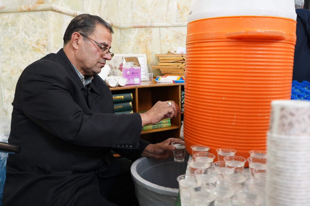 photo 2026 02 20 15 11 14 2 - عکس/ افطاری ساده در حرم حضرت شاهچراغ علیه السلام