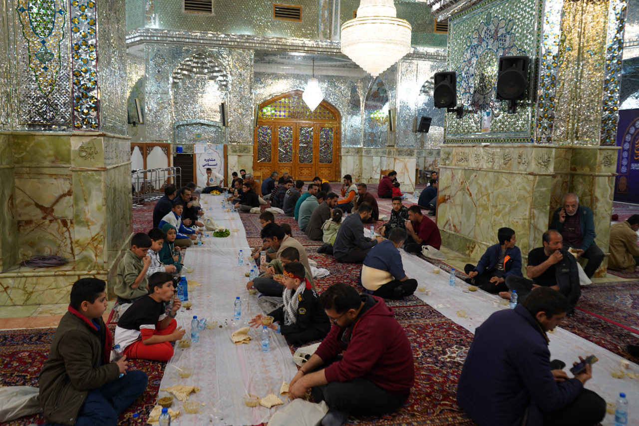 photo 2026 02 20 15 11 19 - عکس/ افطاری ساده در حرم حضرت شاهچراغ علیه السلام