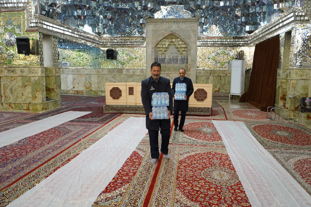photo 2026 02 20 15 19 07 2 - عکس/ افطاری ساده در حرم حضرت شاهچراغ علیه السلام