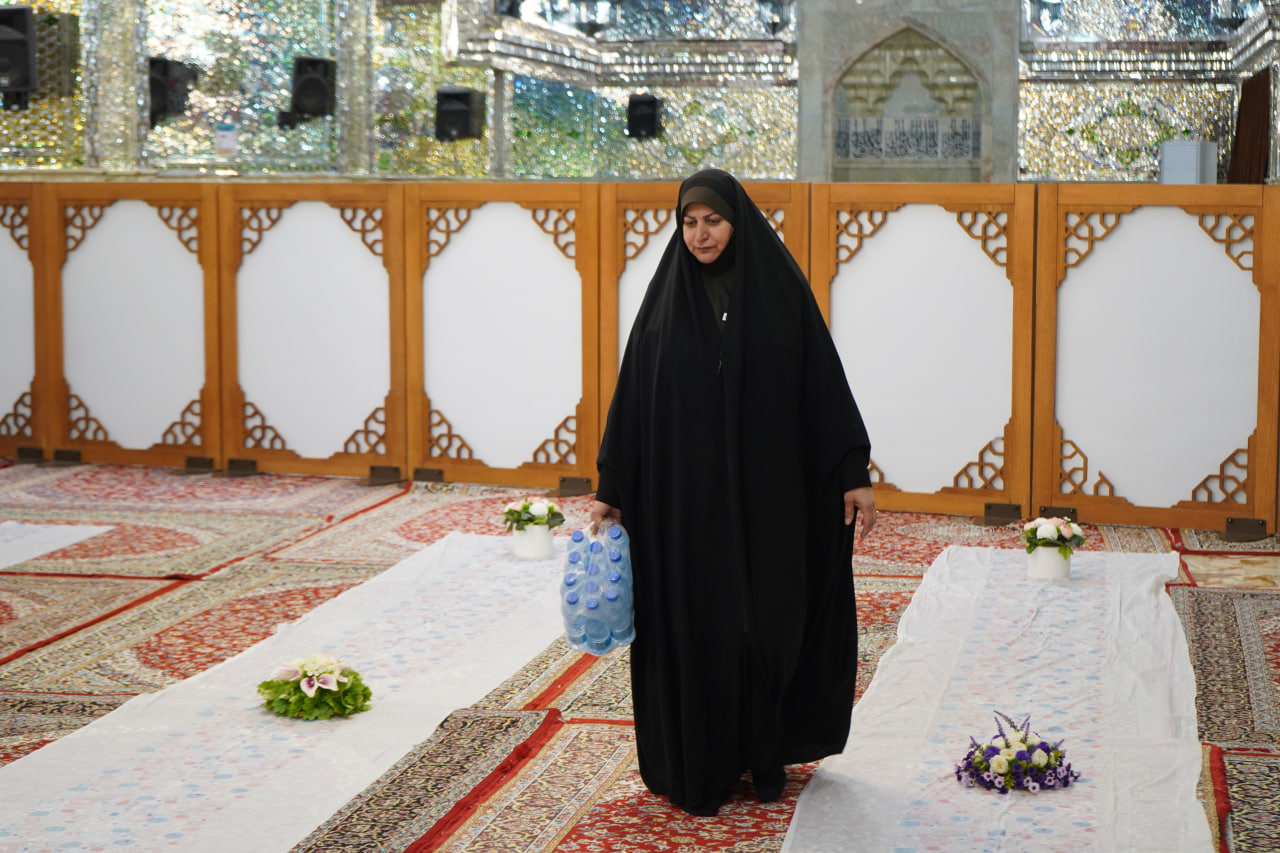 photo 2026 02 20 15 19 08 - عکس/ افطاری ساده در حرم حضرت شاهچراغ علیه السلام