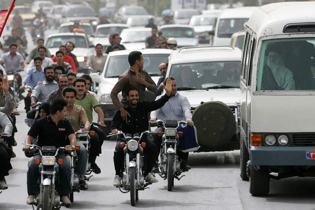 JX6J0224 1 - تصاویر دیدار مردمی رهبر شهید انقلاب با مردم شیراز