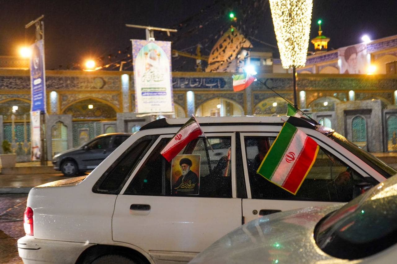 تصاویر | کاروان خودرویی حرم حضرت شاهچراغ (ع) در دفاع از انقلاب اسلامی و وفاداری به رهبر شهید photo 2026 03 24 11 29 46 - تصاویر | کاروان خودرویی حرم حضرت شاهچراغ (ع) در دفاع از انقلاب اسلامی و وفاداری به رهبر شهید