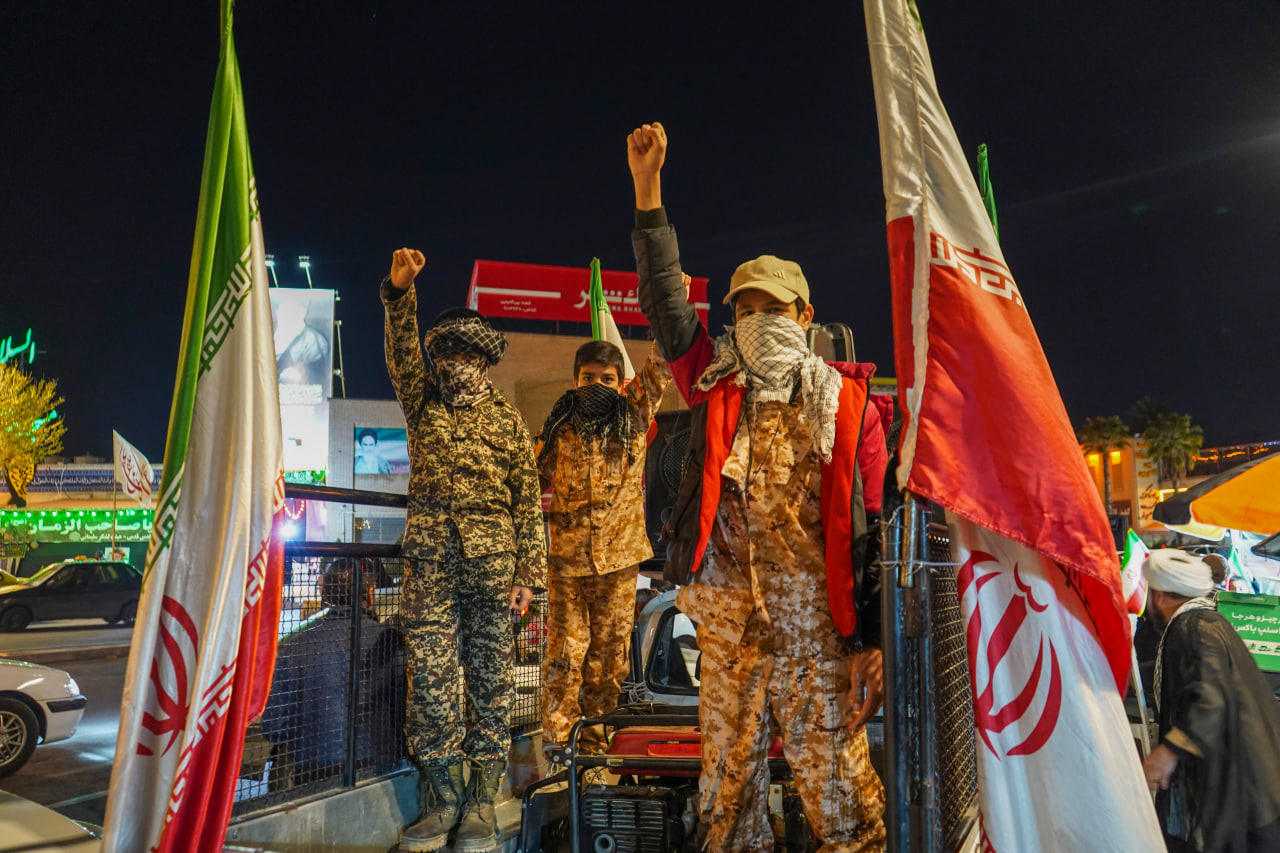 photo 2026 04 02 16 03 08 2 - کاروان خودرویی حرم حضرت شاهچراغ (ع) در دفاع از انقلاب اسلامی