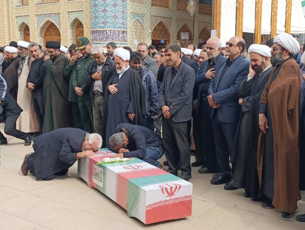 تصاویر/ تشییع دانشآموز شهید «علی حقشناس» در حرم شاهچراغ(ع) photo 2026 04 05 23 56 20 1024x771 - تصاویر/ تشییع دانشآموز شهید «علی حقشناس» در حرم شاهچراغ(ع)