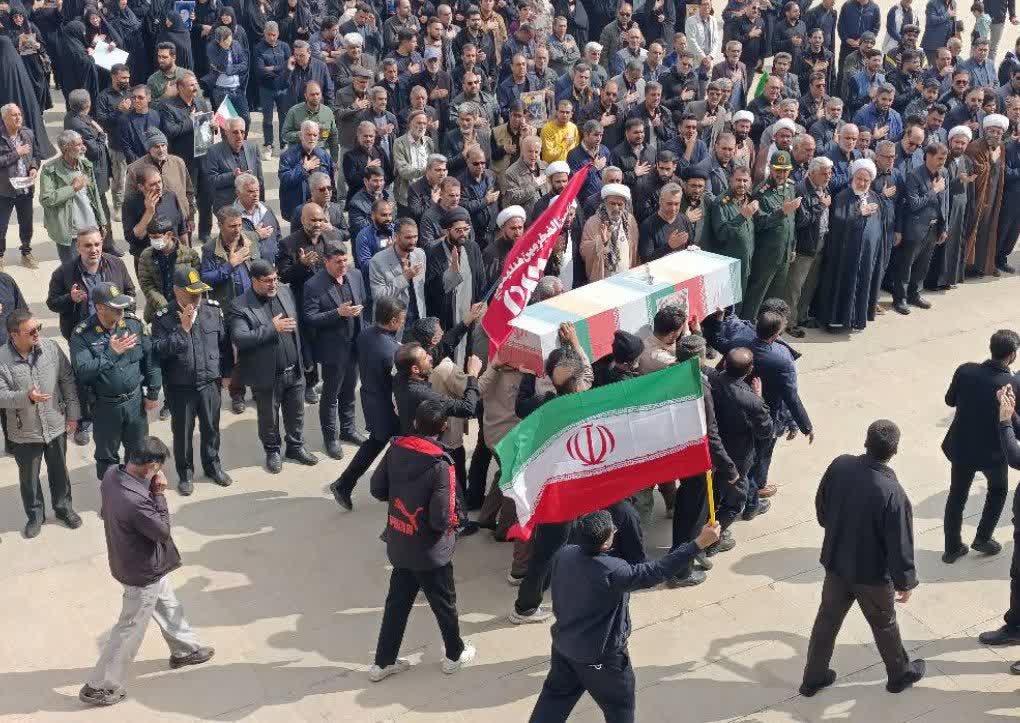 photo 2026 04 05 23 56 21 - تصاویر/ تشییع دانش&zwnj;آموز شهید &laquo;علی حق&zwnj;شناس&raquo; در حرم شاهچراغ(ع)
