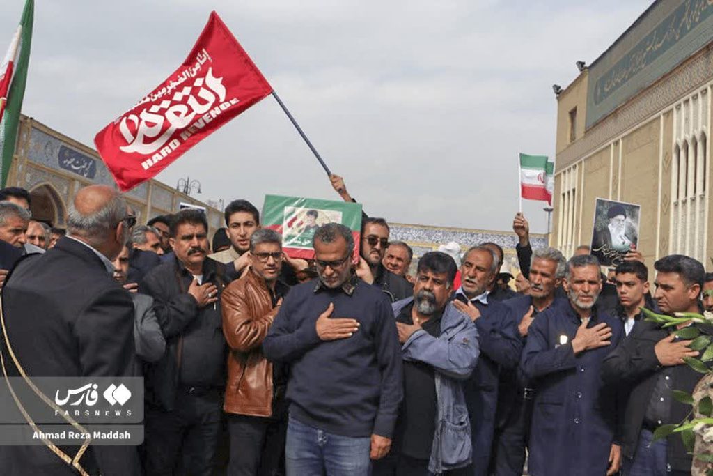 photo 2026 04 05 23 56 23 1024x683 - تصاویر/ تشییع دانش&zwnj;آموز شهید &laquo;علی حق&zwnj;شناس&raquo; در حرم شاهچراغ(ع)