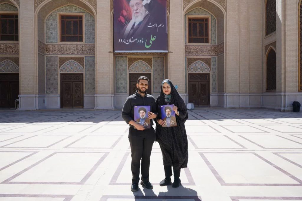 photo 2026 04 08 00 16 13 1024x682 - پویش بیعت زائران حرم حضرت شاهچراغ (ع) با رهبر انقلاب اسلامی حضرت آیت الله سیدمجتبی حسینی خامنه&zwnj;ای مدظله العالی
