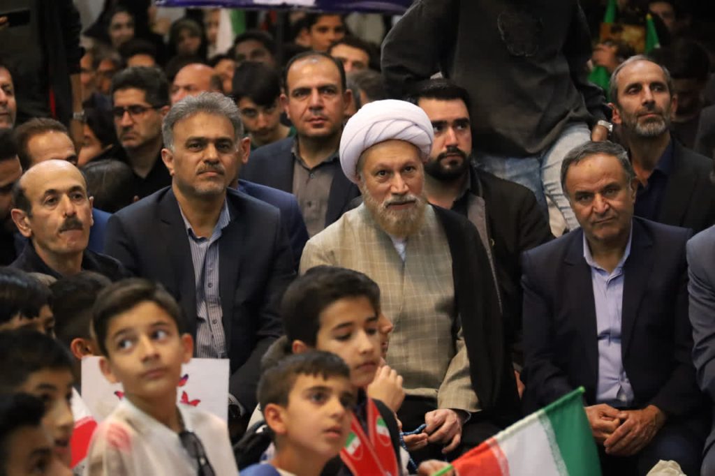 photo 2026 04 14 23 52 29 1024x682 - تصاویر/ اجتماع هزاران نفری دانش آموزان شیرازی در سوگواره &laquo;بیتاب میناب&raquo;، حرم حضرت شاهچراغ(ع)