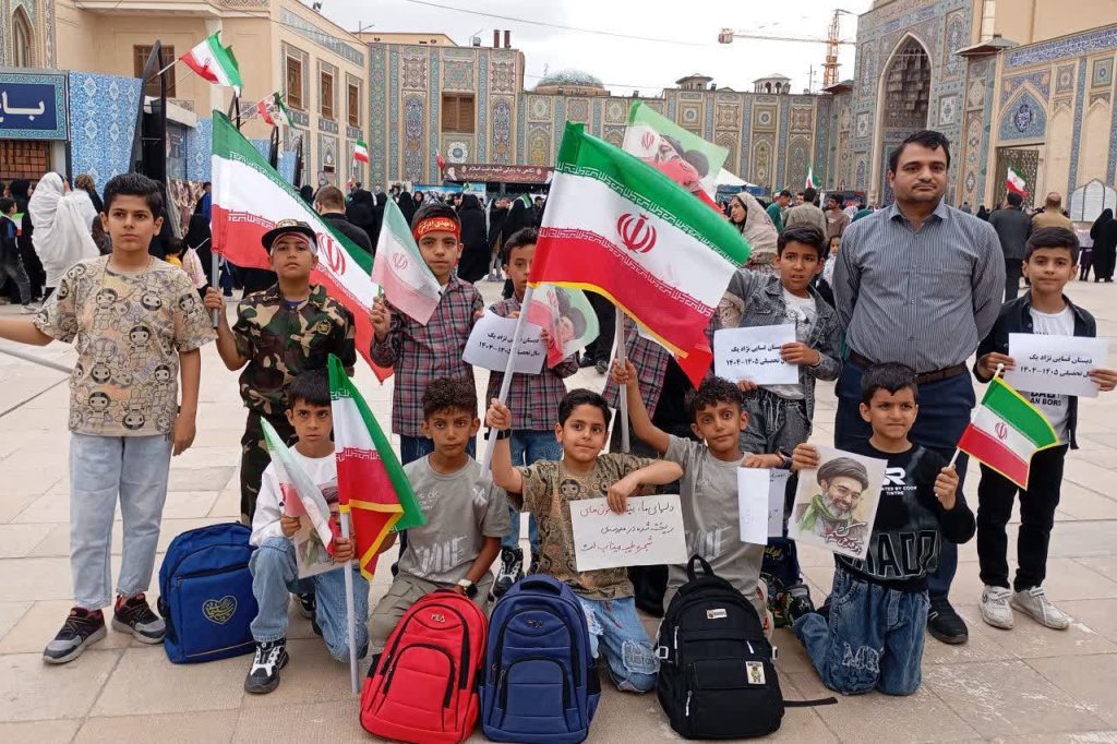 photo 2026 04 14 23 52 29 2 1024x682 - تصاویر/ اجتماع هزاران نفری دانش آموزان شیرازی در سوگواره &laquo;بیتاب میناب&raquo;، حرم حضرت شاهچراغ(ع)