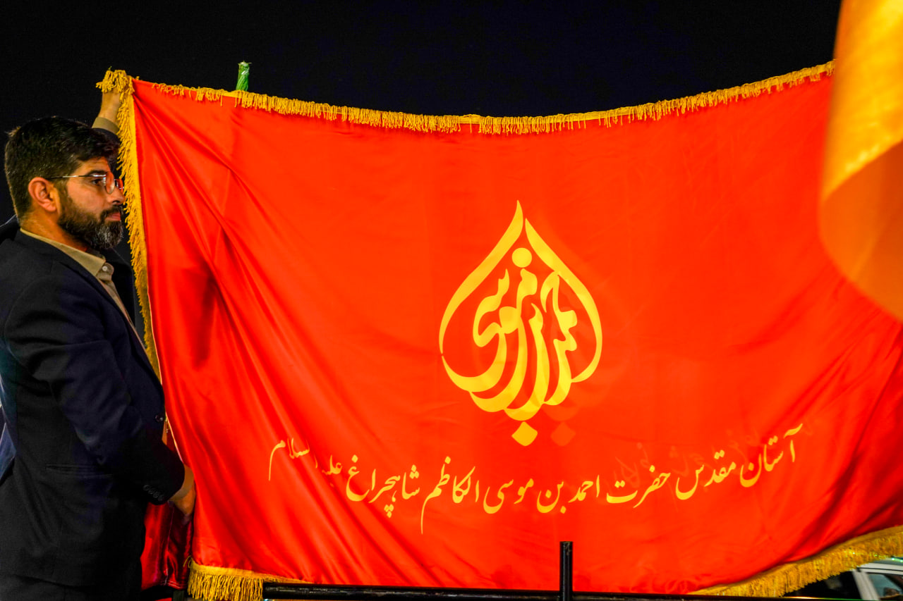 تجمعات شبانه مردمی بیعت با رهبر معظّم انقلاب(حفظهالله) با یاد رهبر شهید و حمایت از رزمندگان اسلام، در سوّمین حرم اهلبیت علیهمالسلام photo 2026 04 17 19 00 03 2 - تجمعات شبانه مردمی بیعت با رهبر معظّم انقلاب(حفظهالله) با یاد رهبر شهید و حمایت از رزمندگان اسلام، در سوّمین حرم اهلبیت علیهمالسلام