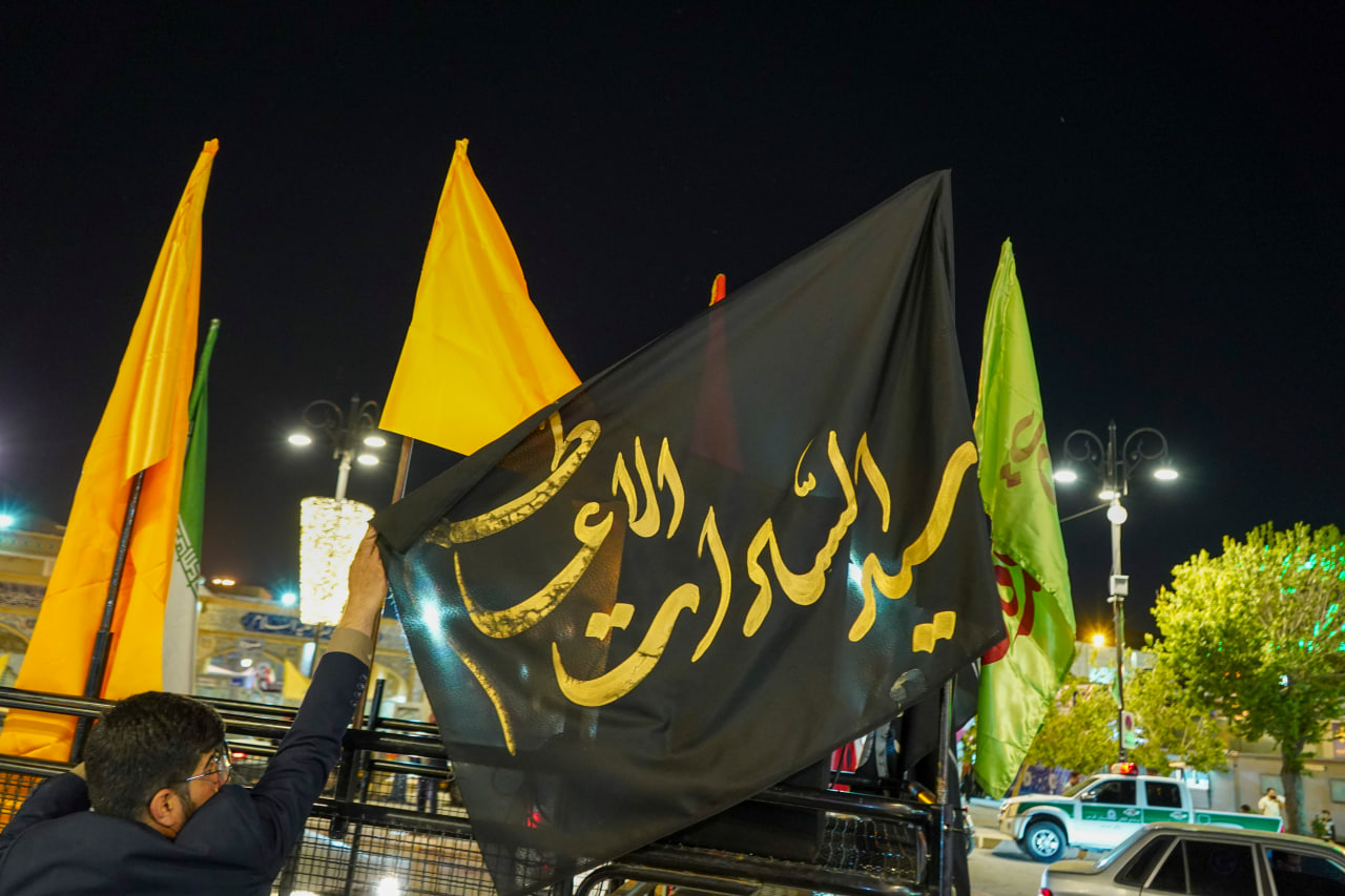 تجمعات شبانه مردمی بیعت با رهبر معظّم انقلاب(حفظهالله) با یاد رهبر شهید و حمایت از رزمندگان اسلام، در سوّمین حرم اهلبیت علیهمالسلام photo 2026 04 17 19 00 03 - تجمعات شبانه مردمی بیعت با رهبر معظّم انقلاب(حفظهالله) با یاد رهبر شهید و حمایت از رزمندگان اسلام، در سوّمین حرم اهلبیت علیهمالسلام