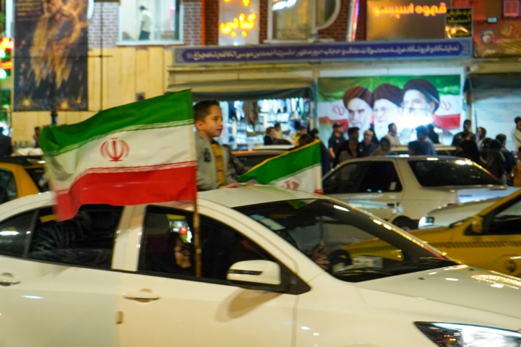 تجمعات شبانه مردمی بیعت با رهبر معظّم انقلاب(حفظهالله) با یاد رهبر شهید و حمایت از رزمندگان اسلام، در سوّمین حرم اهلبیت علیهمالسلام photo 2026 04 17 19 00 07 2 1024x682 - تجمعات شبانه مردمی بیعت با رهبر معظّم انقلاب(حفظهالله) با یاد رهبر شهید و حمایت از رزمندگان اسلام، در سوّمین حرم اهلبیت علیهمالسلام