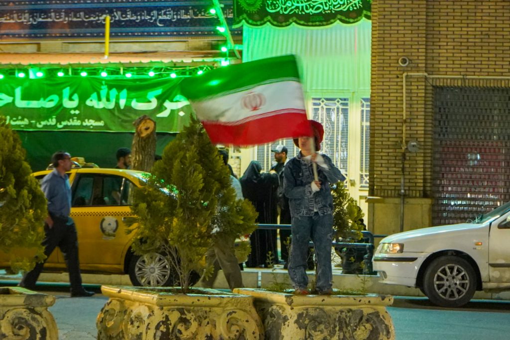 تجمعات شبانه مردمی بیعت با رهبر معظّم انقلاب(حفظهالله) با یاد رهبر شهید و حمایت از رزمندگان اسلام، در سوّمین حرم اهلبیت علیهمالسلام photo 2026 04 17 19 00 07 4 1024x682 - تجمعات شبانه مردمی بیعت با رهبر معظّم انقلاب(حفظهالله) با یاد رهبر شهید و حمایت از رزمندگان اسلام، در سوّمین حرم اهلبیت علیهمالسلام