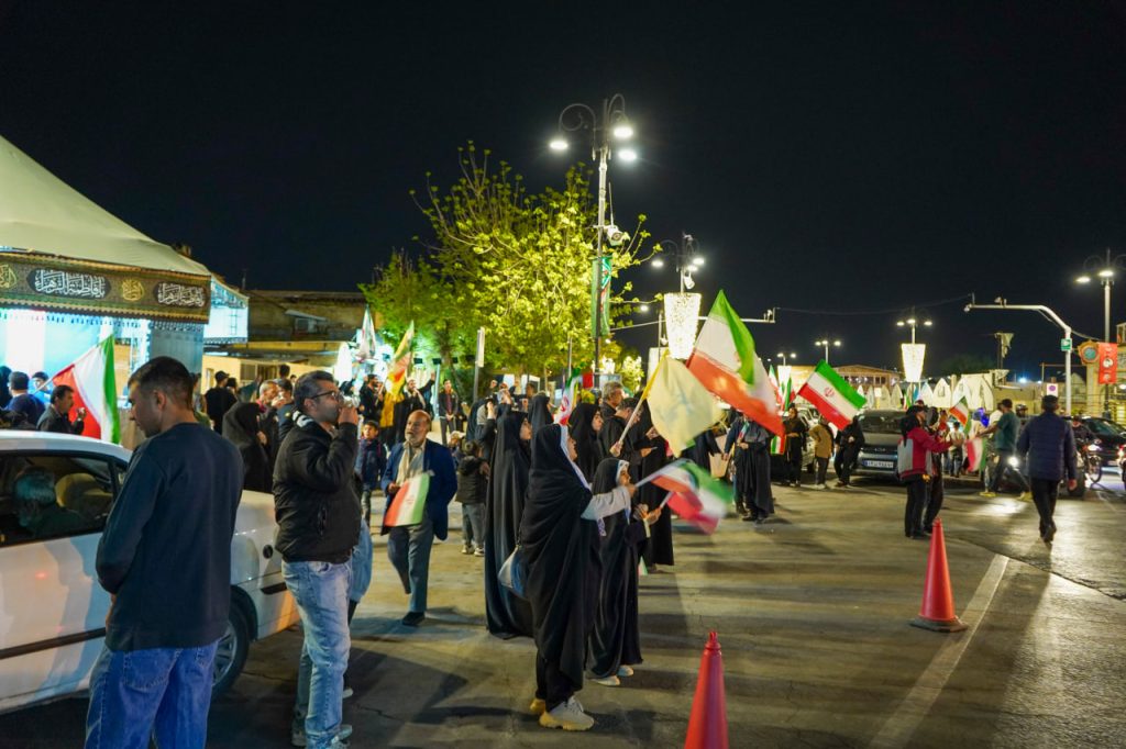 تجمعات شبانه مردمی بیعت با رهبر معظّم انقلاب(حفظهالله) با یاد رهبر شهید و حمایت از رزمندگان اسلام، در سوّمین حرم اهلبیت علیهمالسلام photo 2026 04 17 19 00 09 2 1024x682 - تجمعات شبانه مردمی بیعت با رهبر معظّم انقلاب(حفظهالله) با یاد رهبر شهید و حمایت از رزمندگان اسلام، در سوّمین حرم اهلبیت علیهمالسلام