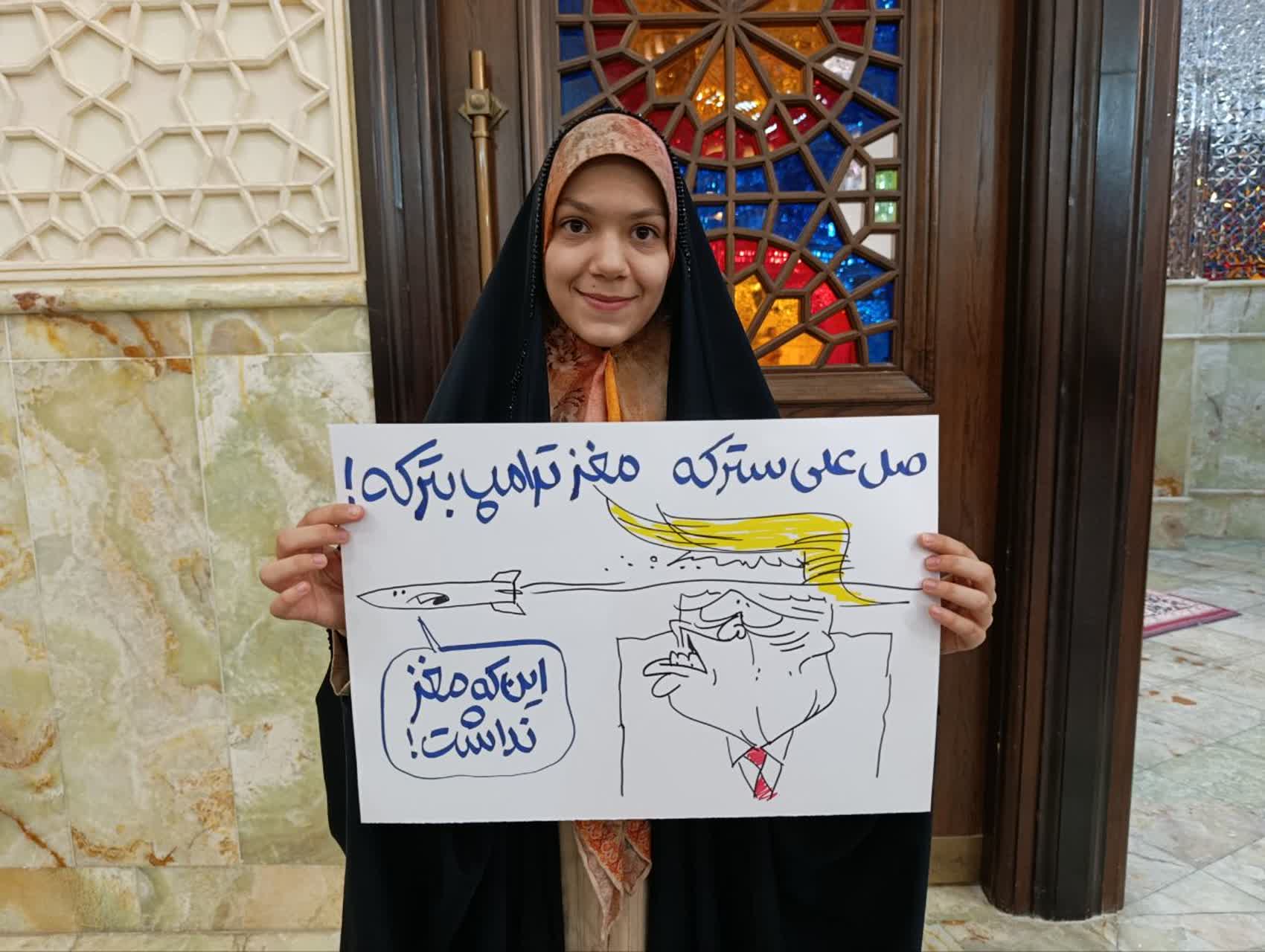 photo 2026 04 26 12 41 46 - آماده سازی پلاکاردهای اجتماعات شبانه توسط کاریکاتوریست&zwnj;های شیرازی در حرم مطهر حضرت شاهچراغ علیه&zwnj;السلام