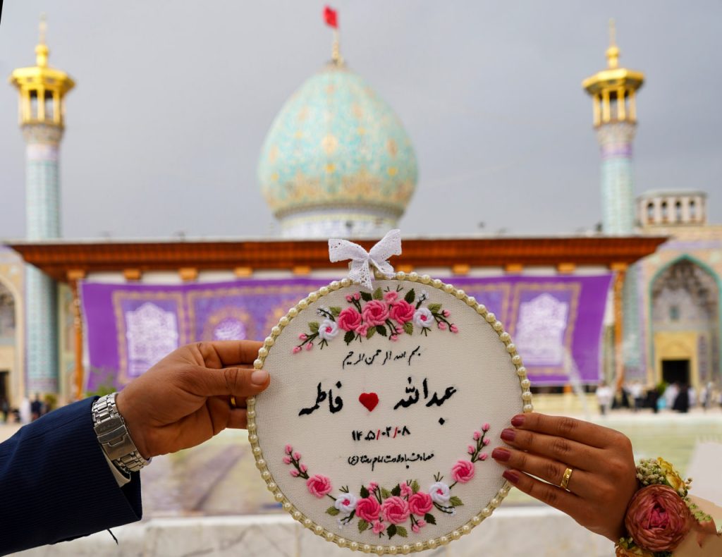 photo 2026 04 28 18 02 25 2 1024x790 - مراسم عقد ازدواج جمعی از جوانان در حرم مطهر حضرت شاهچراغ علیه السلام به مناسبت میلاد امام رضا علیه السلام
