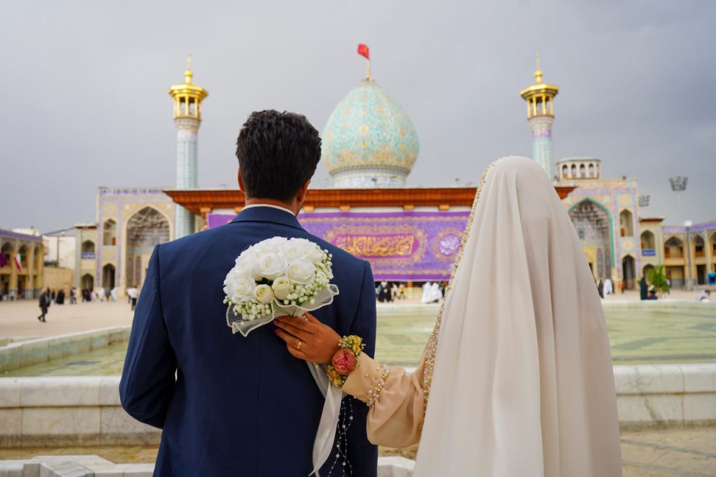 photo 2026 04 28 18 02 26 1024x682 - مراسم عقد ازدواج جمعی از جوانان در حرم مطهر حضرت شاهچراغ علیه السلام به مناسبت میلاد امام رضا علیه السلام