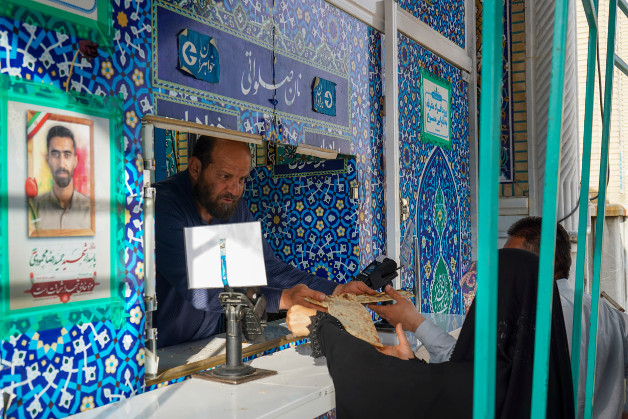 photo 2026 04 28 20 27 30 2 - حال و هوای حرم مطهر حضرت شاهچراغ علیه السلام در شب میلاد امام رضا علیه السلام