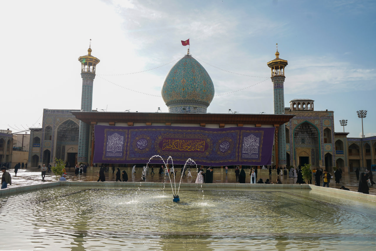 photo 2026 04 28 20 27 33 - حال و هوای حرم مطهر حضرت شاهچراغ علیه السلام در شب میلاد امام رضا علیه السلام