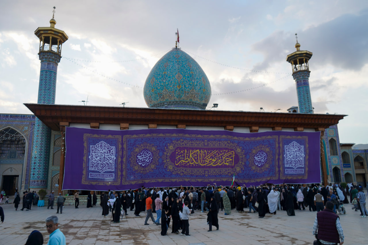 photo 2026 04 28 20 27 37 - حال و هوای حرم مطهر حضرت شاهچراغ علیه السلام در شب میلاد امام رضا علیه السلام