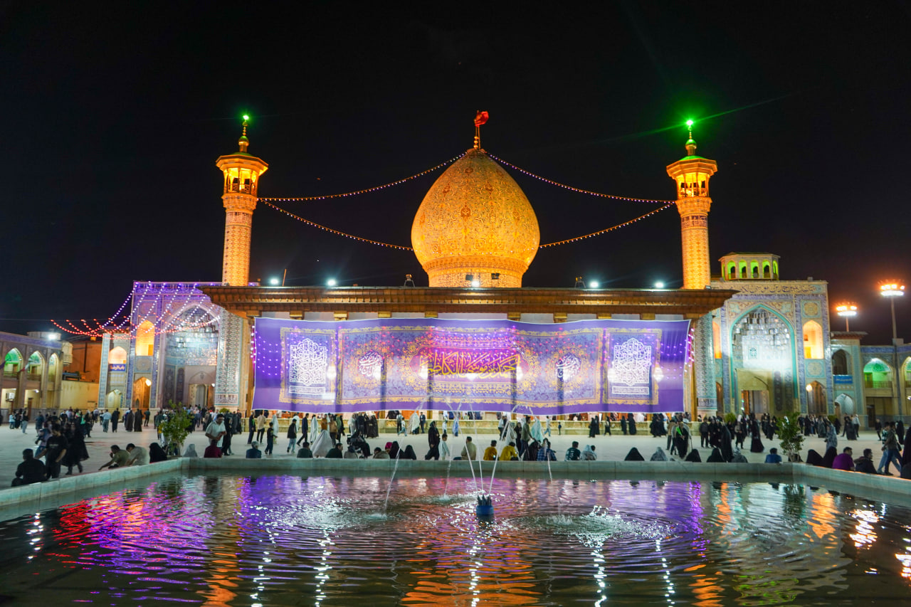 photo 2026 04 28 20 27 55 - حال و هوای حرم مطهر حضرت شاهچراغ علیه السلام در شب میلاد امام رضا علیه السلام