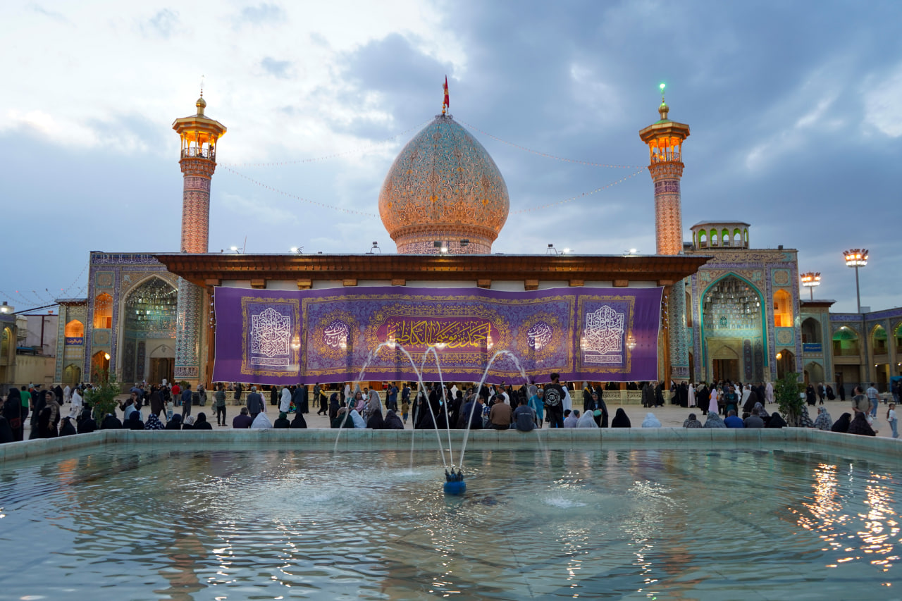 photo 2026 04 28 20 27 57 2 - حال و هوای حرم مطهر حضرت شاهچراغ علیه السلام در شب میلاد امام رضا علیه السلام