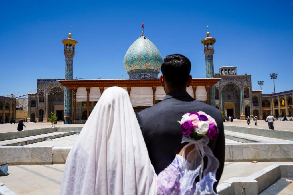 مراسم عقد ازدواج ۱۶ زوج جوان در حرم حضرت شاهچراغ (ع) به مناسبت سالروز ازدواج حضرت علی(ع) و حضرت فاطمه (س) photo 2026 05 20 00 37 43 1024x682 - مراسم عقد ازدواج ۱۶ زوج جوان در حرم حضرت شاهچراغ (ع) به مناسبت سالروز ازدواج حضرت علی(ع) و حضرت فاطمه (س)