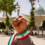 قسم به مشت گره کرده