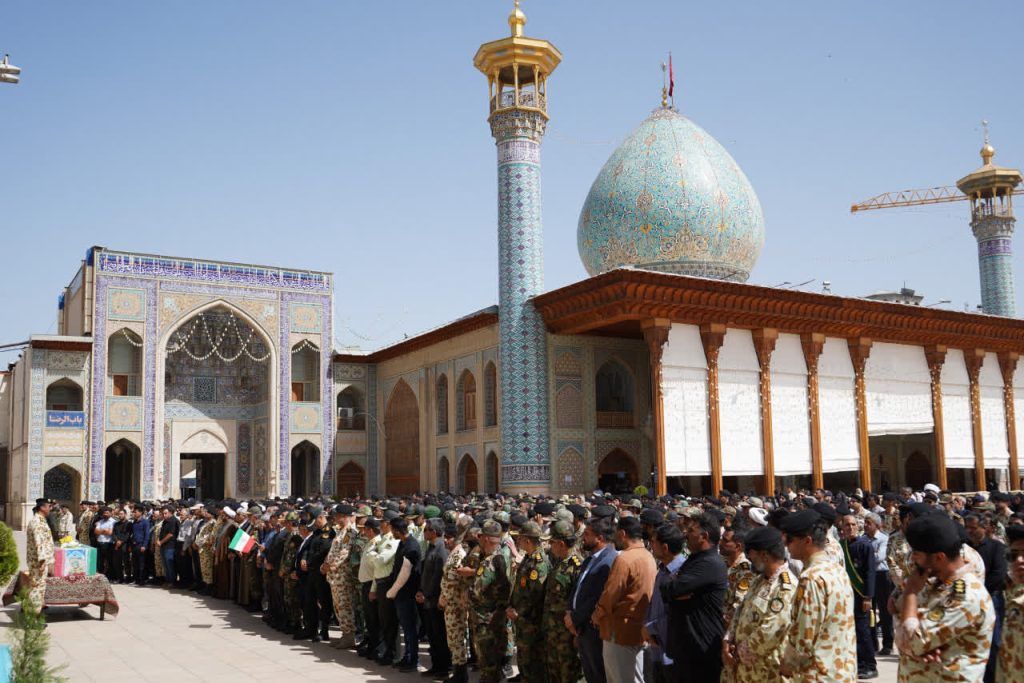 آیین وداع و تشییع شهید تکاور تیپ ۵۵ هوابرد شیراز photo 2026 05 26 02 54 47 1024x683 - آیین وداع و تشییع شهید تکاور تیپ ۵۵ هوابرد شیراز
