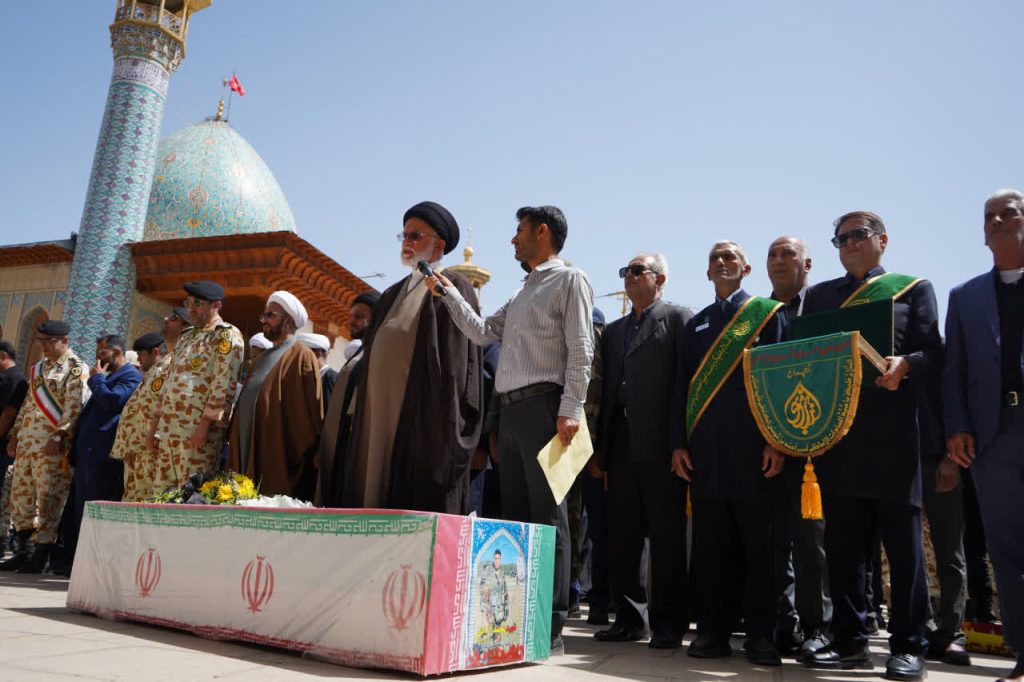 آیین وداع و تشییع شهید تکاور تیپ ۵۵ هوابرد شیراز photo 2026 05 26 02 54 49 1024x682 - آیین وداع و تشییع شهید تکاور تیپ ۵۵ هوابرد شیراز